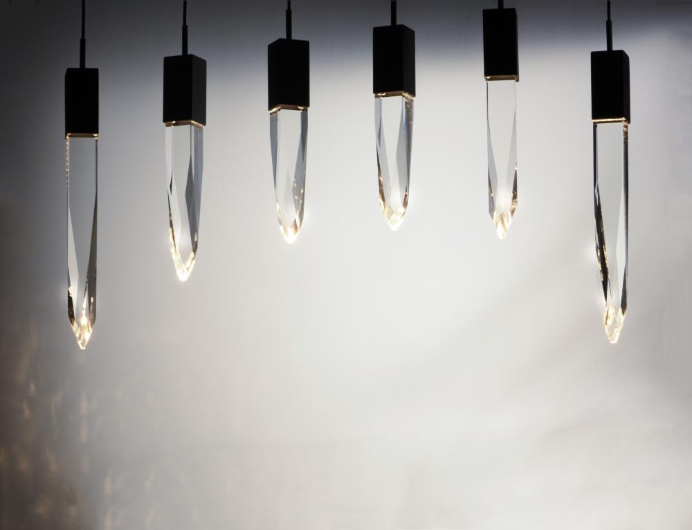 Quartz-Linear Pendant