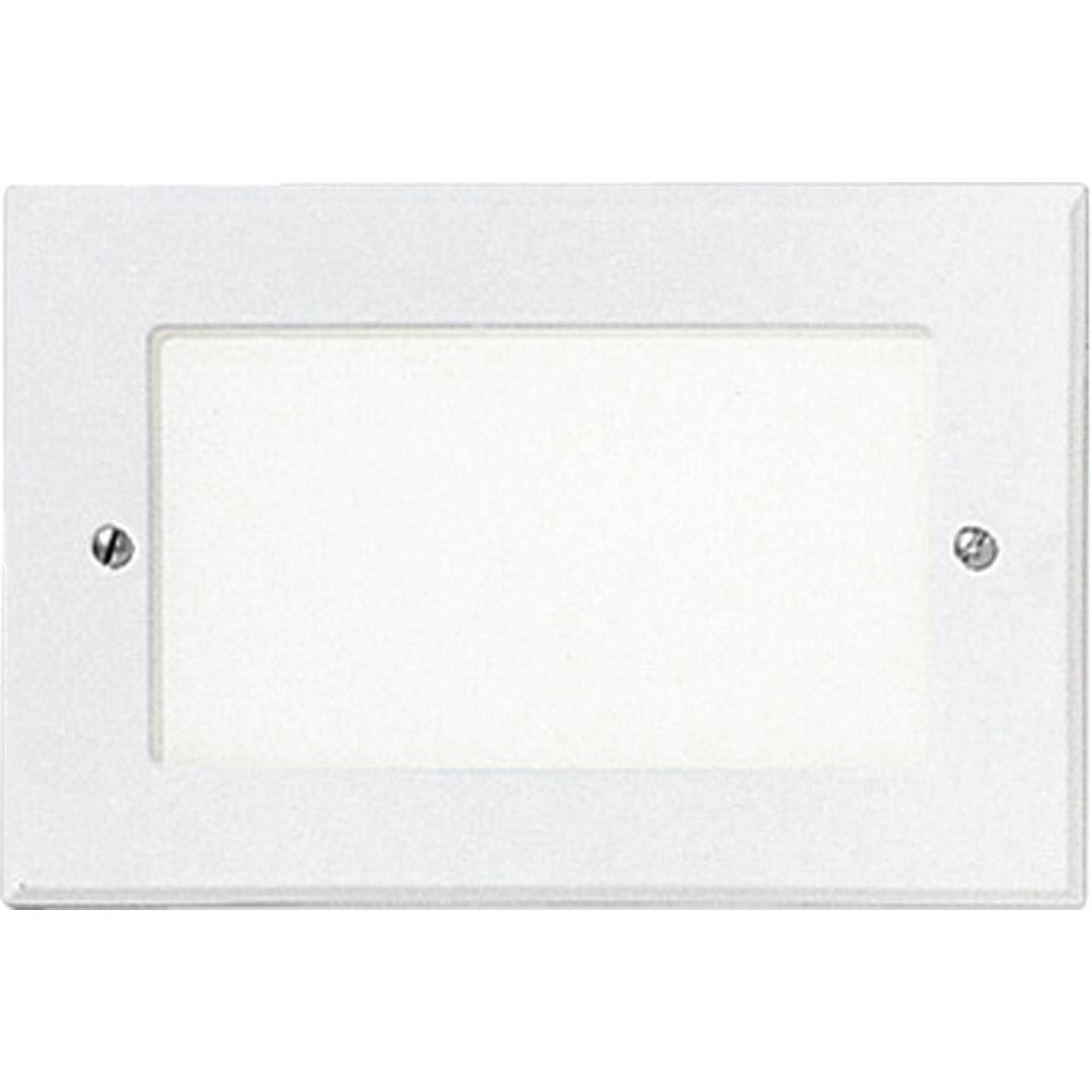 ONE-7-9w FL RECSD STEP LT WH