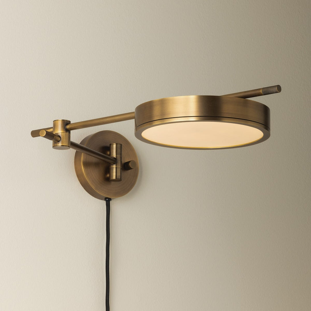 THATCHER Plug-in Sconce