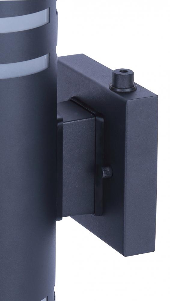 Braxton Outdoor Light