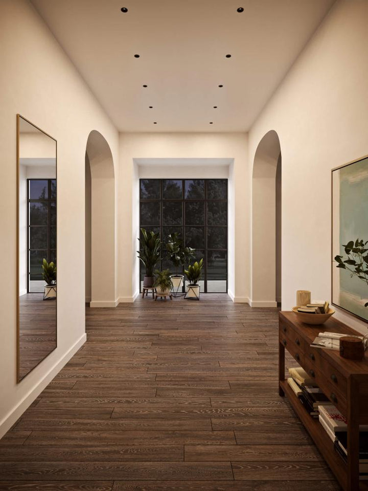 Round regressed recessed light